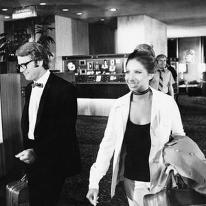 WHAT'S UP, DOC?, from left: Ryan O'Neal, Barbra Streisand, 1972