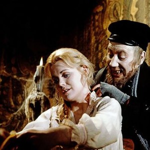 THE FEARLESS VAMPIRE KILLERS, (aka, DANCE OF THE VAMPIRES; THE FEARLESS VAMPIRE KILLERS OR PARDON  ME, BUT YOUR TEETH ARE IN  MY THROAT; THE VAMPIRE  KILLERS; THE VAMPIRE BALL), from left: Fiona Lewis, Alfie Bass, 1967