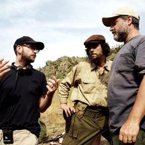 CHE: PART ONE, (aka CHE, aka THE ARGENTINE, aka CHE, THE ARGENTINE), from left: Director Steven Soderberg, Benicio Del Toro, executive producer Gregory Jacobs, on set, 2008. ©IFC Films