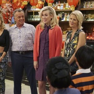Fresh Off The Boat, from left: Chelsey Crisp, Ray Wise, Rachel Cannon, Stacey Scowley, 'Phil's Phaves', Season 2, Ep. #13, 02/16/2016, ©ABC