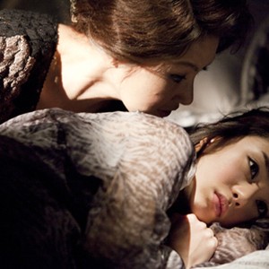 (L-R) Mi-Hee and Seo Woo as Hae-Ra in "The Housemaid." photo 2