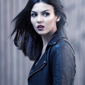 Victoria Justice as Lindy Sampson