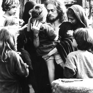 THE LAST TEMPTATION OF CHRIST, Willem Dafoe, Verna Bloom, with children, 1988. ©Universal Pictures.