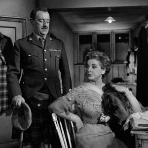 TUNES OF GLORY, from left: Alec Guinness, Kay Walsh, 1960, tog1960ur-fsct02, Photo by:  (tog1960ur-fsct02)