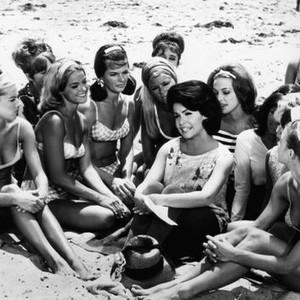 HOW TO STUFF A WILD BIKINI, Linda Opie (left front), Annette Funicello, (right center), Mary Hughes, (sixth from left), 1965
