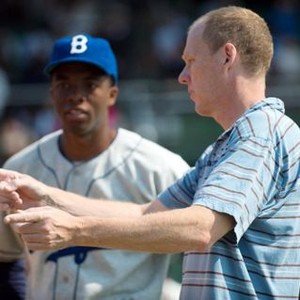 42, (aka FORTY-TWO), from left: Chadwick Boseman as Jackie Robinson, director Brian Helgeland, on set, 2013. ph: D. Stevens/©Warner Bros. Pictures