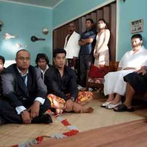 SAMOAN WEDDING, (aka SIONE'S WEDDING), sitting on floor: Iaheto Ah Hi, Oscar Kightley, Shmipal Lelisi, Robbie Magasiva, 2006. ©Magnolia Pictures