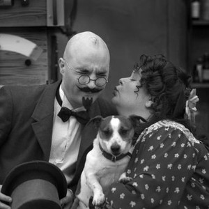 DR. PLONK, from left: Nigel Lunghi, Reg the dog, Magda Szubanski, 2007, © Fandango
