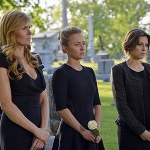 Nashville, from left: Melvin Ray Kearney II, Connie Britton, Hayden Panettiere, Kourtney Hansen, 'I'll Never Get Out of This World Alive', Season 1, Ep. #21, 05/22/2013, ©KSITE