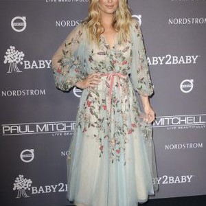 Molly Sims at arrivals for 2018 Baby2Baby Gala and Giving Tree Award Presented by Paul Mitchell, 3Labs, or 8461 Warner Drive LLC, Culver City, CA November 10, 2018. Photo By: Elizabeth Goodenough/Everett Collection