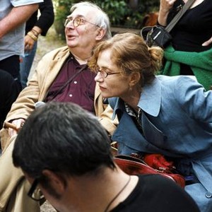 L'IVRESSE DU POUVOIR, director Claude Chabrol, Isabelle Huppert, on set, 2006. © Pan Européenne Distribution