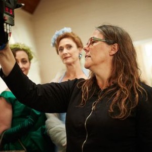 THE DRESSMAKER, director Jocelyn Moorhouse (center), on set, 2015. © Broad Green Pictures