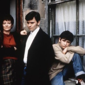 SMALL FACES, from left: Joe McFadden, Clare Higgins, Steven Duffy, Iain Robertson, 1996, © October Films