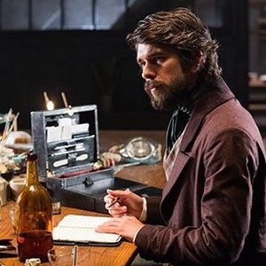 Ben Whishaw as Herman Melville in "In the Heart of the Sea." photo 12