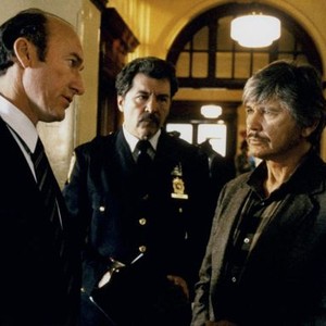 DEATH WISH 3, first and third from left: Ed Lauter, Charles Bronson, 1985. ©Cannon Films