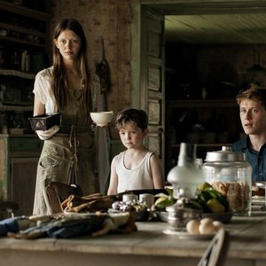 MARROWBONE, (AKA EL SECRETO DE MARROWBONE), FROM LEFT, MIA GOTH, MATTHEW STAGG, GEORGE MACKAY, CHARLIE HEATON, 2017. ©LIONSGATE