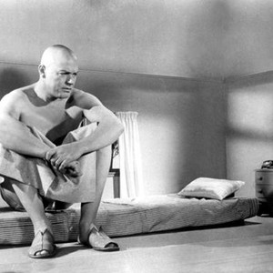 AMAZING COLOSSAL MAN, Glenn Langan, 1957, sitting on edge of his bed