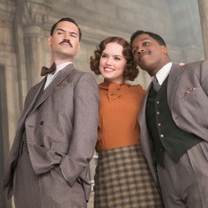 MURDER ON THE ORIENT EXPRESS, FROM LEFT: MANUEL GARCIA RULFO, DAISY RIDLEY, LESLIE ODOM JR., 2017. PH: NICOLA DOVE/TM & COPYRIGHT © TWENTIETH CENTURY FOX FILM CORPORATION. ALL RIGHTS RESERVED.