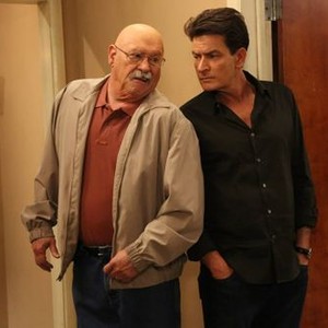 Anger Management, Barry Corbin (L), Charlie Sheen (R), 'Charlie and the Hit and Run', Season 2, Ep. #32, 08/01/2013, ©FX