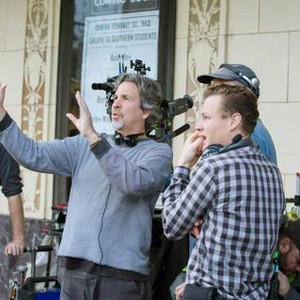 GREEN BOOK, FRONT, FROM LEFT: DIRECTOR PETER FARRELLY, CINEMATOGRAPHER SEAN PORTER, ON SET, 2018. PH: PATTI PERRET/© UNIVERSAL