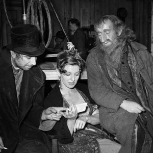 OLIVER TWIST, Robert Newton, Kay Walsh, Alec Guinness, on-set, 1948