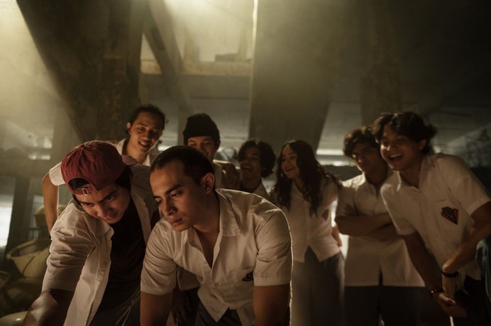 The Siege at Thorn High Pictures | Rotten Tomatoes