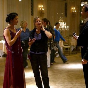 DEATH DEFYING ACTS, foreground: Catherine Zeta-Jones, director Gillian Armstrong, Guy Pearce as Harry Houdini, on set, 2007. ©Weinstein Company