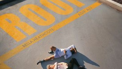 《Roofied》：高樓頂端求生，友情考驗極限。