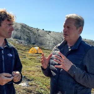 AN INCONVENIENT SEQUEL: TRUTH TO POWER, FROM LEFT: CLIMATOLOGIST DR. ERIC RIGNOT, AL GORE IN GREENLAND, 2017. © PARAMOUNT