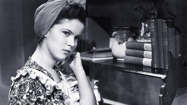 Miss Annie Rooney | Rotten Tomatoes