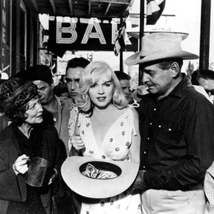 THE MISFITS, Estelle Winwood, Eli Wallach, Montgomery Clift, Marilyn Monroe, Clark Gable, 1961