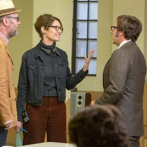 BATTLE OF THE SEXES, L-R: DIRECTORS JONATHAN DAYTON, VALERIE FARIS, STEVE CARELL ON SET, 2017. PH: MELINDA SUE GORDON/TM & COPYRIGHT ©FOX SEARCHLIGHT PICTURES. ALL RIGHTS RESERVED.