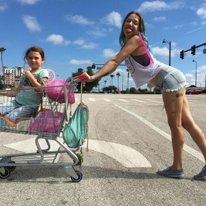 THE FLORIDA PROJECT, FROM LEFT: BROOKLYNN PRINCE, BRIA VINAITE, 2017. © A24