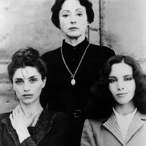 DEMONS IN THE GARDEN, Angela Molina, Encarna Paso, Ana Belen,  1982. (c) International Spectrafilm.