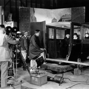 HAPPINESS, cinemetographer Chester A. Lyons, (at camera), director King Vidor, (at car), Edith Yorke, Laurette Taylor, Hedda Hopper, on-set, 1924