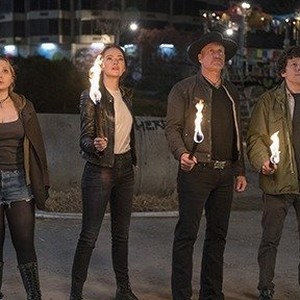 Abigail Breslin as Little Rock, Emma Stone as Wichita, Woody Harrelson as Tallahassee and Jesse Eisenberg as Columbus in "Zombieland: Double Tap." photo 20