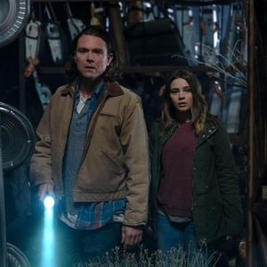 INTO THE DARK, FROM LEFT: CLAYNE CRAWFORD, JOSEPHINE LANGFORD, 'THE COME KNOCKING', (SEASON 1, EP. 109, AIRED JUNE 7, 2019). PHOTO: RICHARD FOREMAN/©HULU