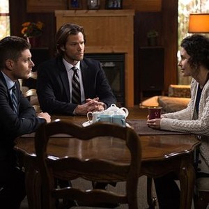Supernatural, Jensen Ackles (L), Jared Padalecki (C), Holly Dignard (R), 'Safe House', Season 11, Ep. #16, 03/23/2016, ©KSITE