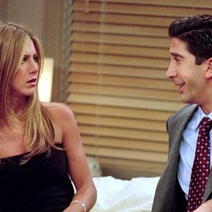 The black dress of Rachel Green (Jennifer Aniston) in Friends S07E01