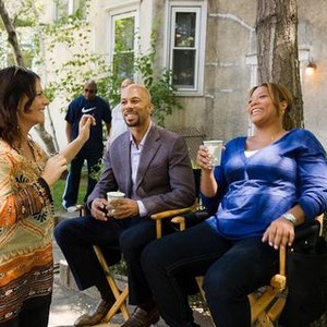 JUST WRIGHT, from left: director Sanaa Hamri, Common, Queen Latifah, on set, 2010. Ph: David Lee/TM and Copyright ©Fox Searchlight Pictures. All rights reserved.