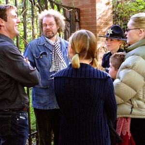 COLD CREEK MANOR, Dennis Quaid, director Mike Figgis, Kristen Stewart, Dana Eskelson, Ryan Wilson, Sharon Stone on the set, 2003, (c) Touchstone