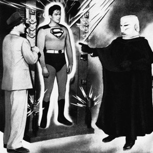 ATOM MAN VS. SUPERMAN, Kirk Alyn as Superman (center), Lyle Talbot (right), 1950
