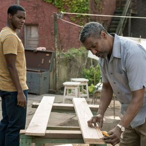 FENCES, L-R: JOVAN ADEPO, DENZEL WASHINGTON, 2016. PH: DAVID LEE/©PARAMOUNT PICTURES