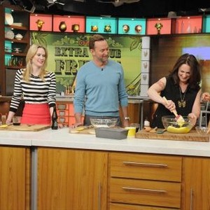 The Chew, from left: Michael Symon, Stephanie March, Clinton Kelly, Carla Hall, 09/26/2011, ©ABC