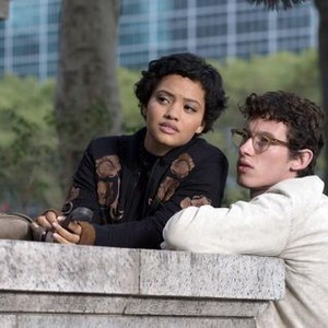 THE ONLY LIVING BOY IN NEW YORK, FROM LEFT: KIERSEY CLEMONS, CALLUM TURNER, 2017. PH: NIKO TAVERNISE/THEATRICAL DISTRIBUTOR: ROADSIDE ATTRACTIONS/© AMAZON