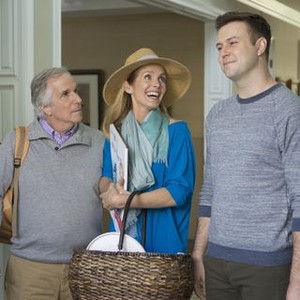New Girl, Henry Winkler (L), Julie Hagerty (C), Taran Killam (R), 09/20/2011, ©FOX