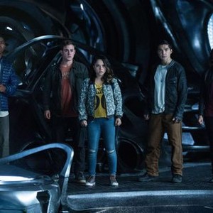 POWER RANGERS, FROM LEFT: RJ CYLER, DACRE MONTGOMERY, BECKY G, LUDI LIN, NAOMI SCOTT, 2017. PH: KIMBERLEY FRENCH. ©LIONSGATE