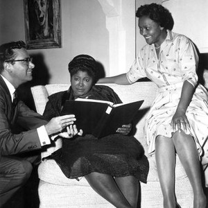 IMITATION OF LIFE, producer Ross Hunter, Mahalia Jackson, Juanita Moore on set, 1959