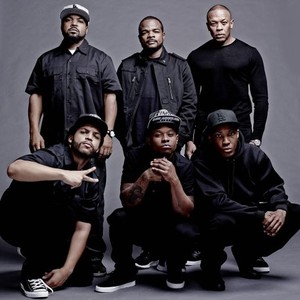 STRAIGHT OUTTA COMPTON, top, from left, Ice Cube, director F. Gary Gray, Dr. Dre, bottom, from left, O'Shea Jackson Jr., Jason Mitchell, Corey Hawkins, 2015. ph: Todd MacMillan/©Universal Pictures