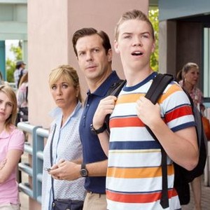 WE'RE THE MILLERS, l-r: Emma Roberts, Jennifer Aniston, Jason Sudeikis, Will Poulter, 2013, ph: Michael Tackett/©Warner Bros. Pictures